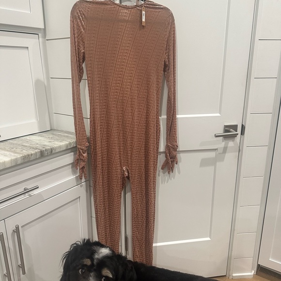 (2409) SKIMS NWT Velvet Logo Stirrup Onsesie Catsuit Sz 2X Jumpsuit in Sienna - Picture 4 of 9